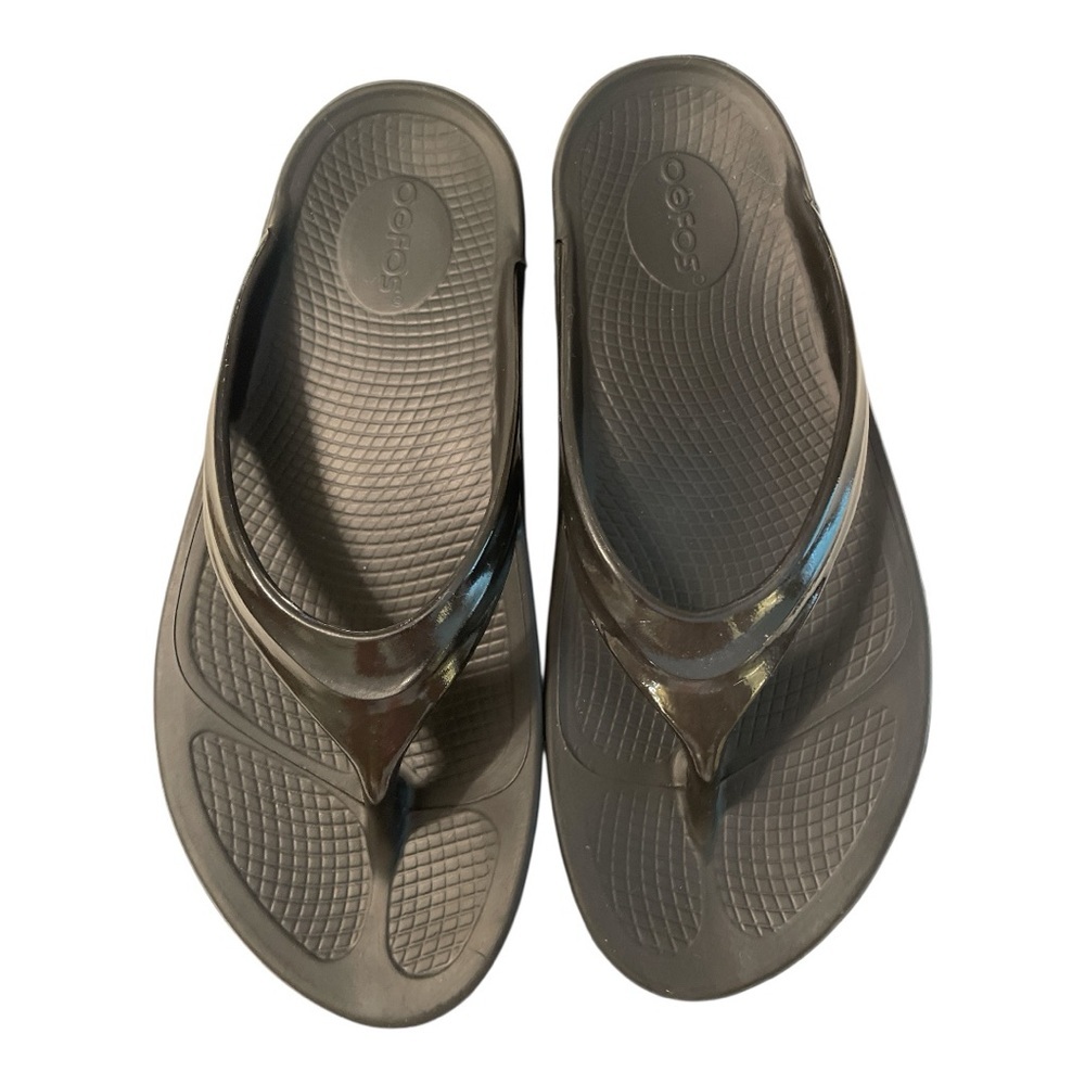 Oofos Black Flip Flops